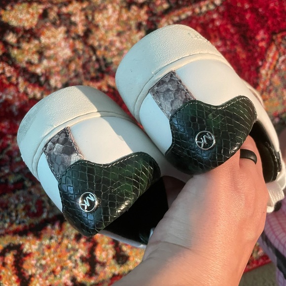 Michael Kors white sneakers - Picture 2 of 6